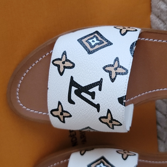 Louis VUITTON WILD AT HEART CREME GIANT MONOGRAM MULE SANDAL SIZE 40EU=10US BOX - Picture 4 of 16